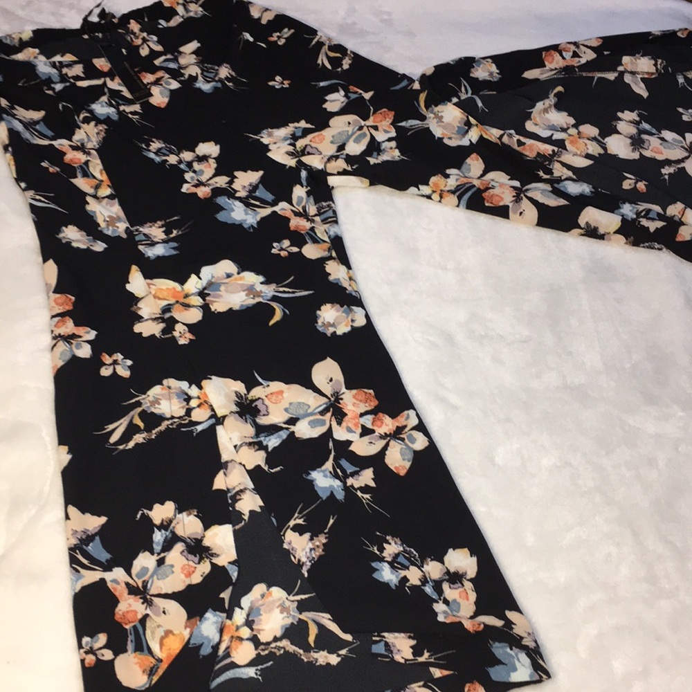 Springy Side slit pants with floral pattern